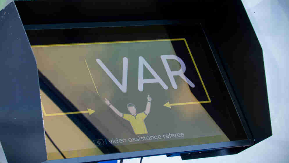 اتحاد كرة القدم: تشغيل تقنية الـ(VAR) في الملاعب الموسم المقبل