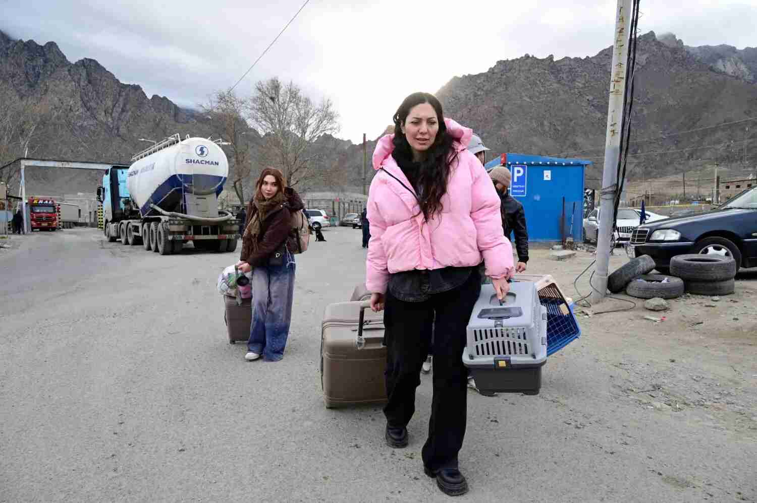 ألمانيا وسويسرا تنقلان بعثاتهما الدبلوماسية من إيران بسبب التهديدات الأمنية