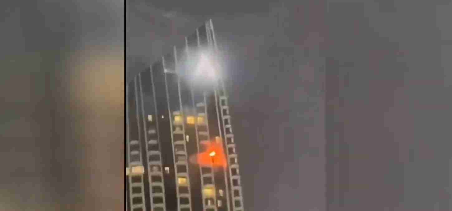 المكتب الإعلامي لدبي: سقوط طائرة مسيرة على مبنى قرب خور دبي