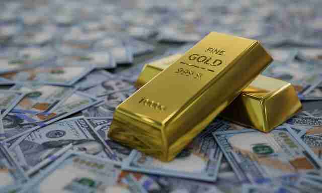 الذهب يتراجع مع ارتفاع الدولار وتجدد المخاوف بشأن التضخم