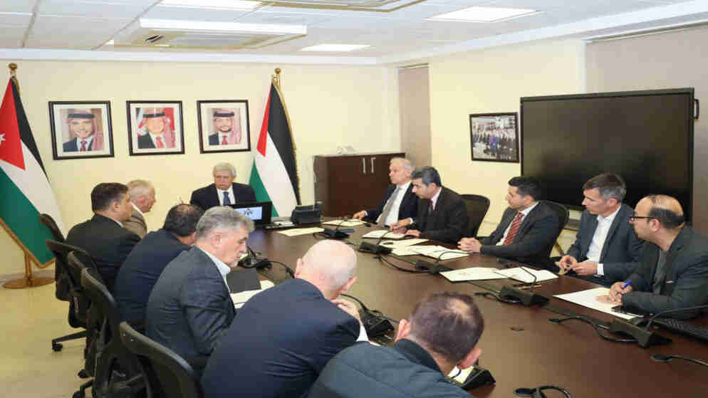 وزير النقل يبحث تعزيز التعاون بين مشغلي المطارات في الأردن