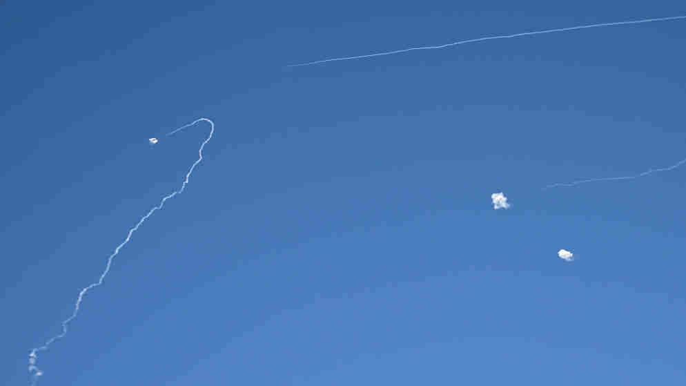 دوي انفجارات في تل أبيب بعد إنذار من إطلاق صواريخ على وسط إسرائيل