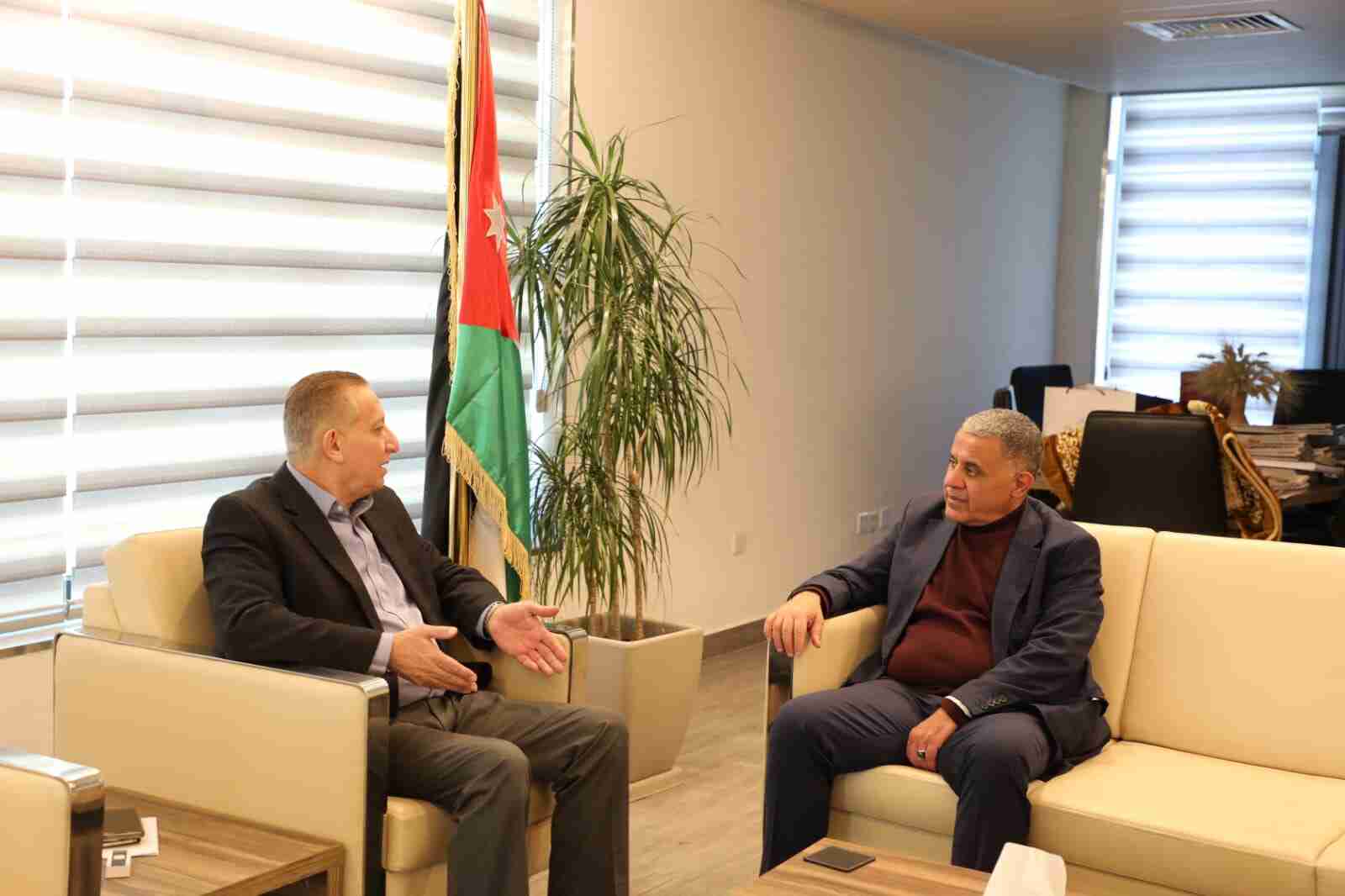 وزير الزراعة يؤكد أهمية متابعة كميات الخضار والفواكه لضمان انسيابية تزويد السوق