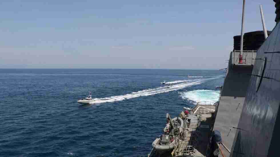 أنباء عن شن إسرائيل غارات على زوارق إيرانية في بحر قزوين