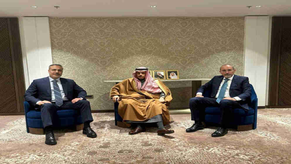 الصفدي يلتقي وزيري خارجية السعودية وتركيا قبيل الاجتماع الوزاري العربي والإسلامي