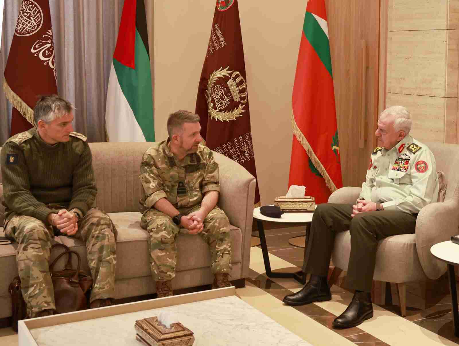 الحنيطي يستقبل المستشار الخاص لشؤون الدفاع البريطاني في الشرق الأوسط