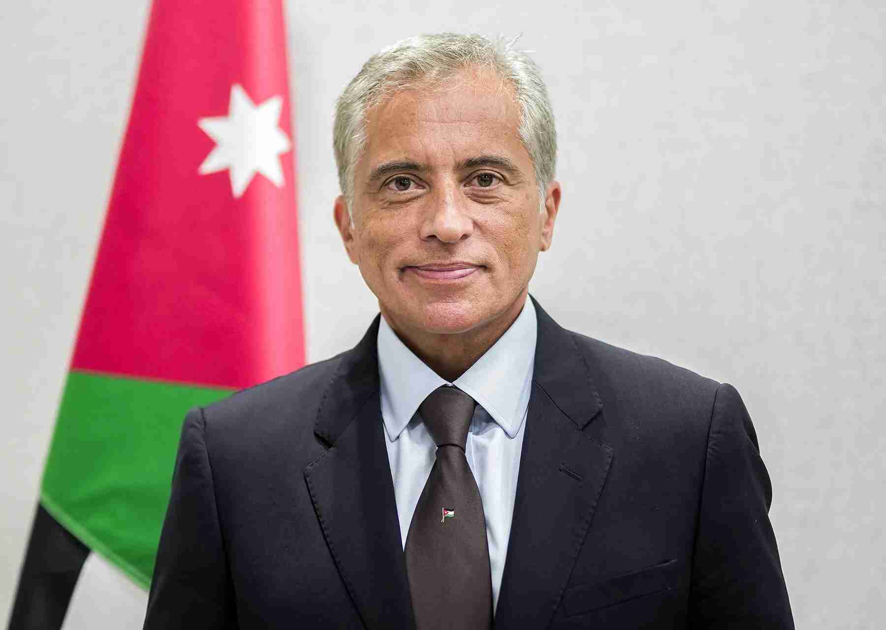 رئيس الوزراء يهنئ الملك وولي العهد والأردنيين بعيد الفطر