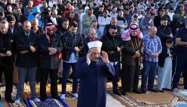 الأردنيون يؤدون صلاة عيد الفطر في جميع المحافظات
