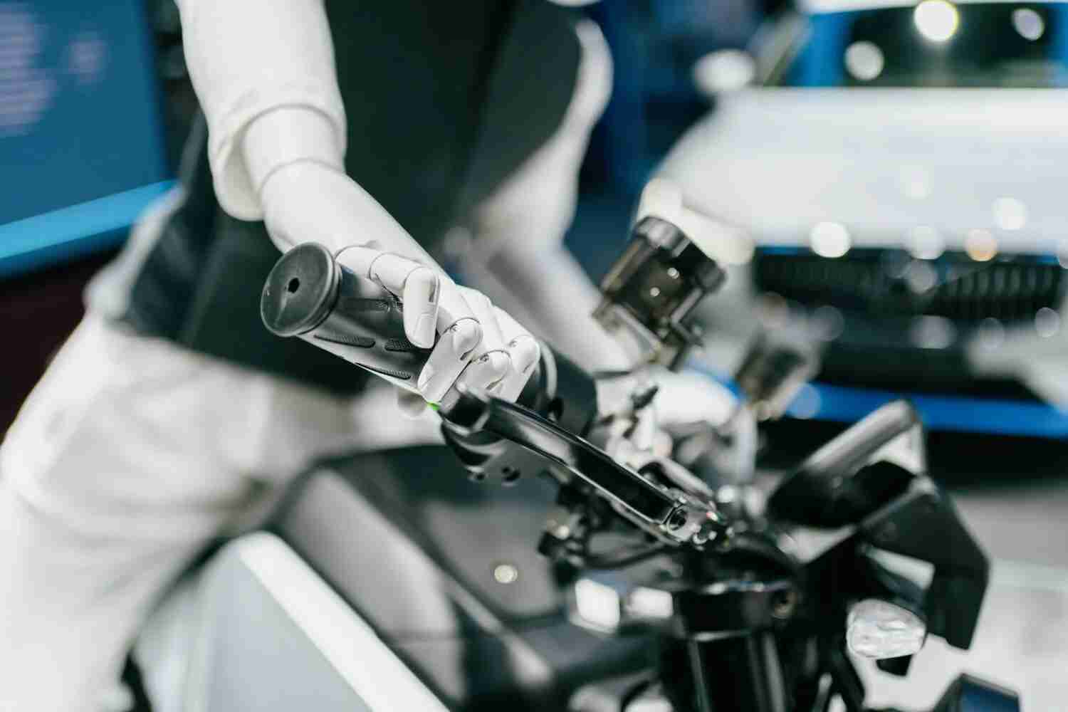 روبوتات الدرّاجة تحقق توازناً ديناميكياً وتتجاوز العقبات