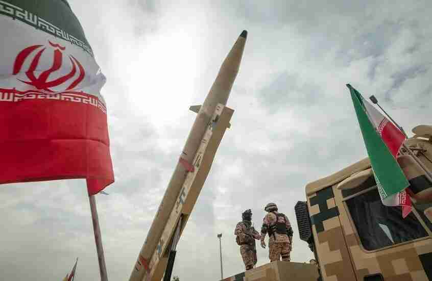 الحرس الثوري الإيراني يؤكد استمرار إنتاج الصواريخ رغم الحرب