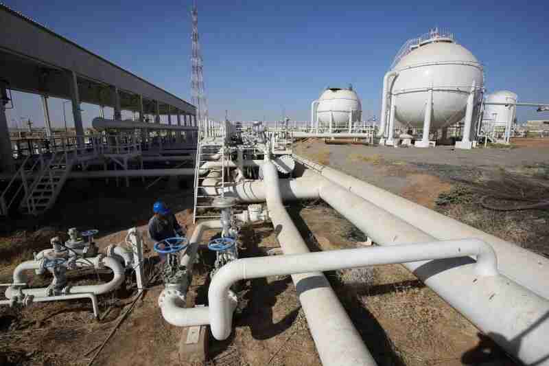 العراق يعلن حالة القوة القاهرة بحقول النفط التي تعمل بها شركات أجنبية