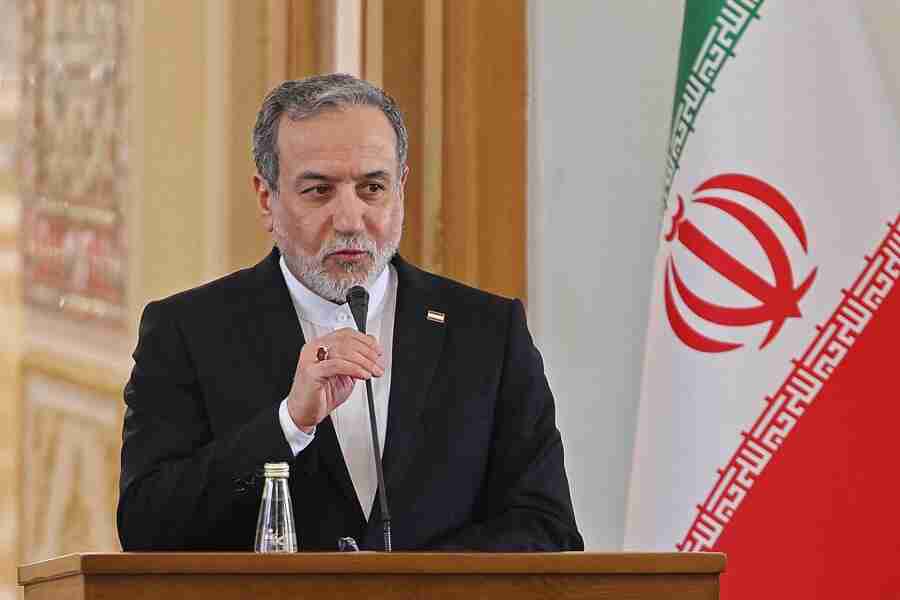 وزير الخارجية الإيراني: مستعدون لدراسة أي مبادرة يمكن أن تنهي الحرب بشكل كامل