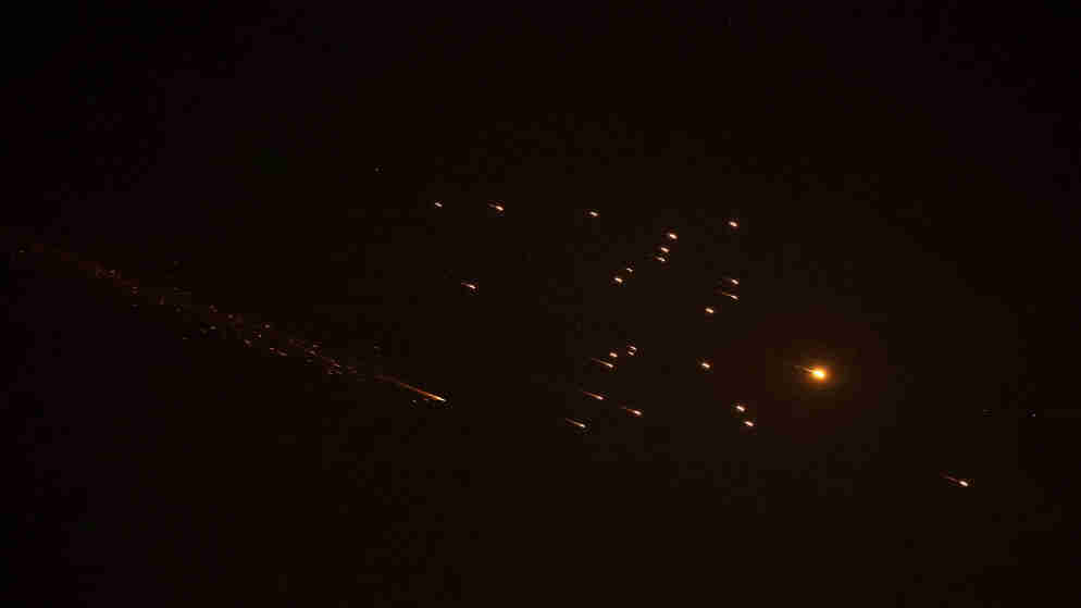 الحوثيون ينفذون أول عملية عسكرية بصواريخ باليستية على مواقع إسرائيلية