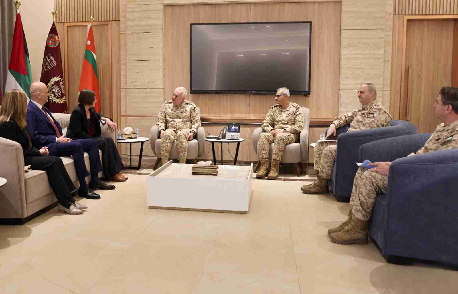 رئيس هيئة الأركان المشتركة يستقبل رئيسة اللجنة الدولية للصليب الأحمر