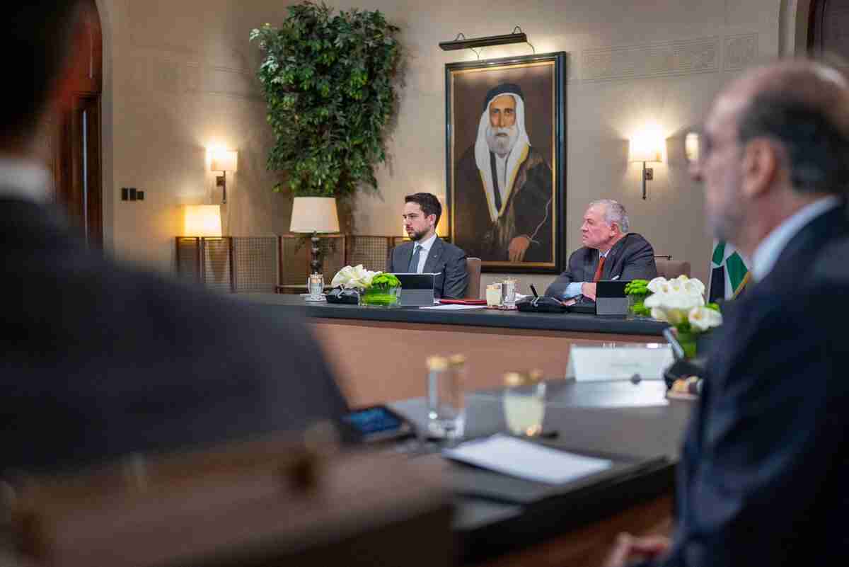 الملك يؤكد ضرورة المباشرة بتطبيق توصيات لجنة تطوير الجهاز القضائي