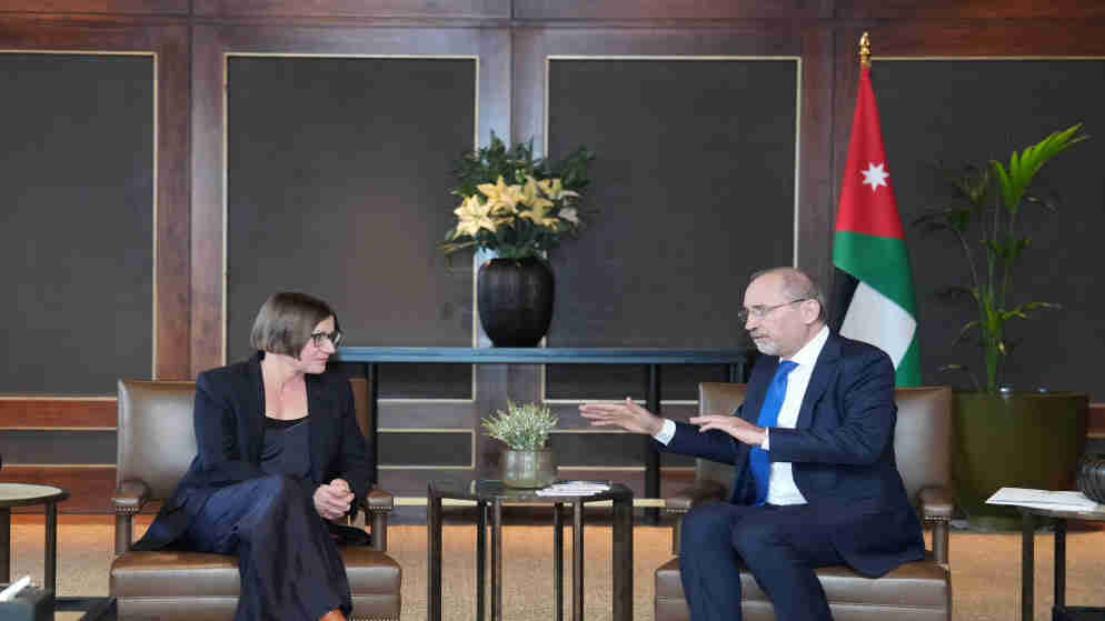 الصفدي يؤكد ضرورة الالتزام باتفاق وقف إطلاق النار في غزة