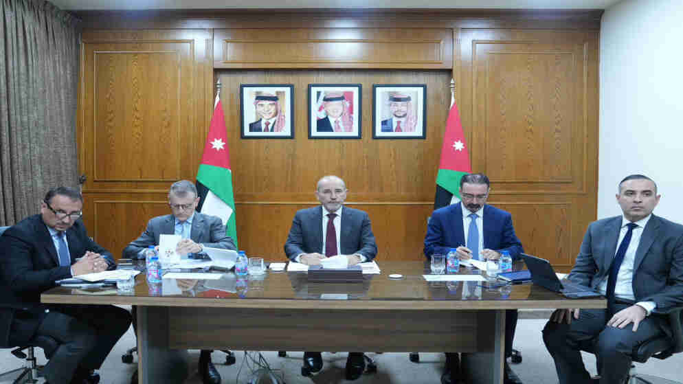 الصفدي: ضرورة بلورة موقف دولي موحد إزاء التصعيد بالمنطقة وإغلاق مضيق هرمز