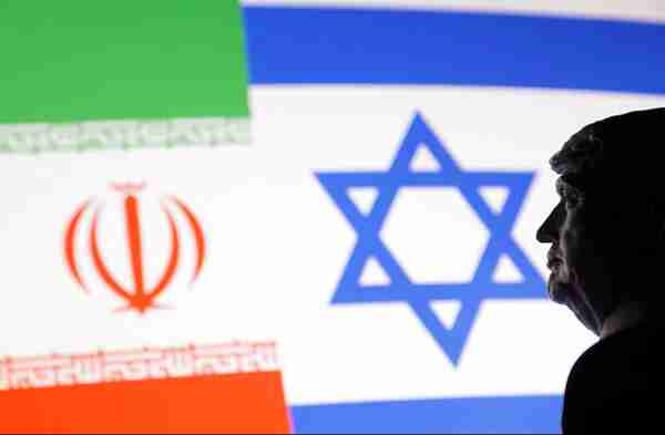 مسؤول: إسرائيل تستعد لمهاجمة منشآت طاقة إيرانية