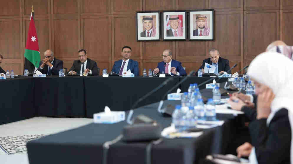 الحكومة تواصل عقد حوارات حول مسودة مشروع قانون الإدارة المحلية مع كتلة حزب عزم النيابية