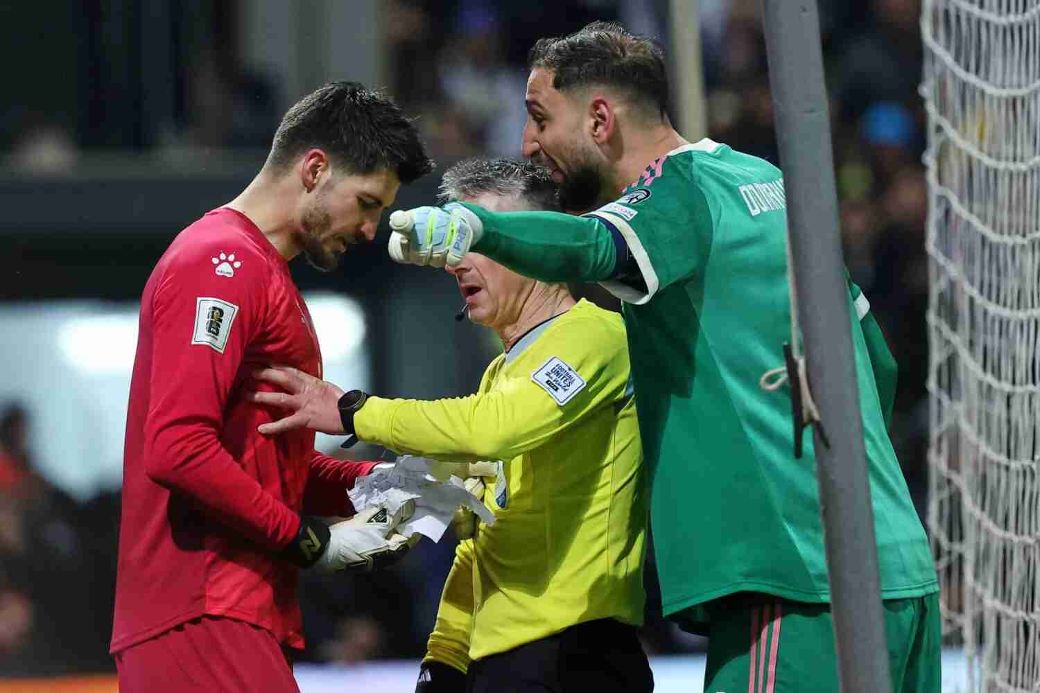 فاسيلي حارس البوسنة يكشف عن سر «ورقة الترجيح» بعد إقصاء إيطاليا