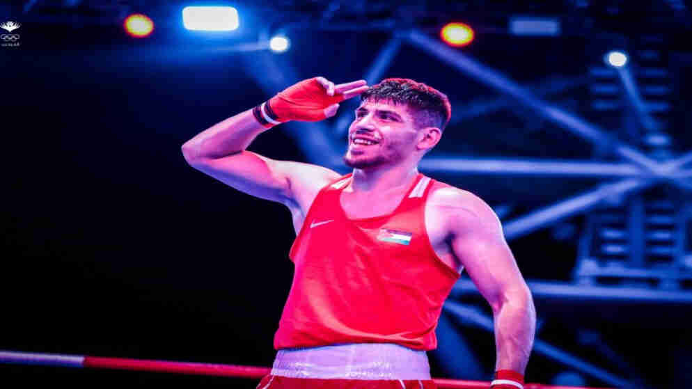زياد عشيش يتوج بذهبية آسيا للملاكمة بعد التغلب على بطل العالم صابيرخان