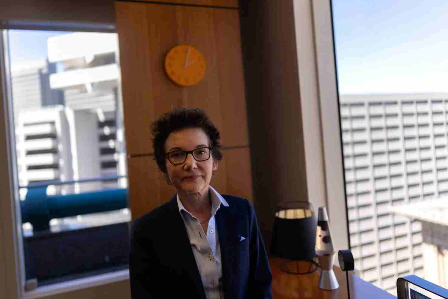 رئيسة فيدرالي سان فرانسيسكو: صدمة أسعار النفط تطيل مسار خفض التضخم