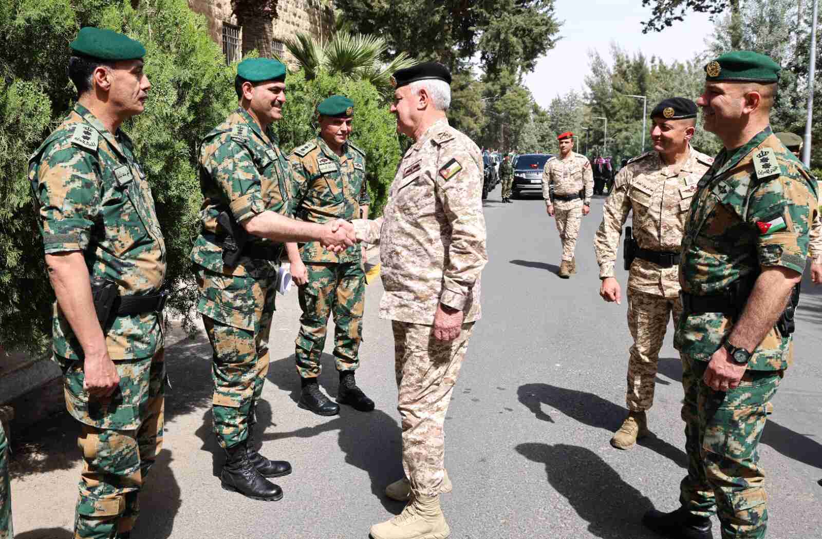 رئيس هيئة الأركان المشتركة يزور قيادة الحرس الملكي الخاص