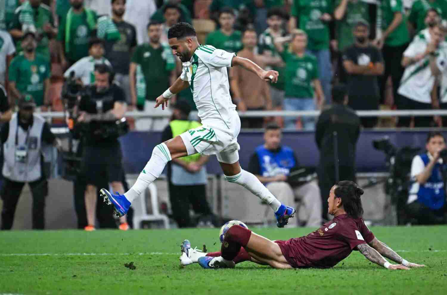 هل ينجح الأهلي في تعديل كفة الكرة السعودية «آسيوياً» أمام اليابانية؟