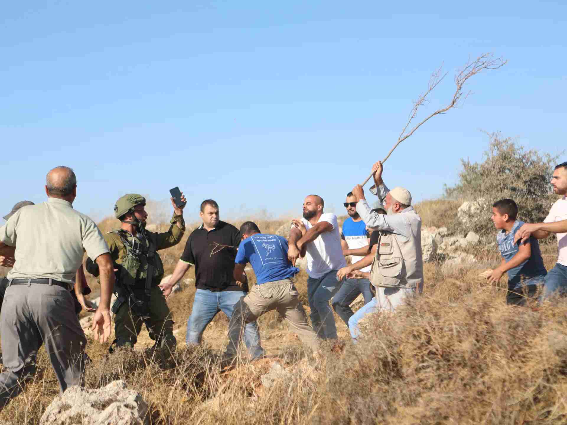 محافظ نابلس: هجمات المستوطنين محاولة لتهجير الفلسطينيين
