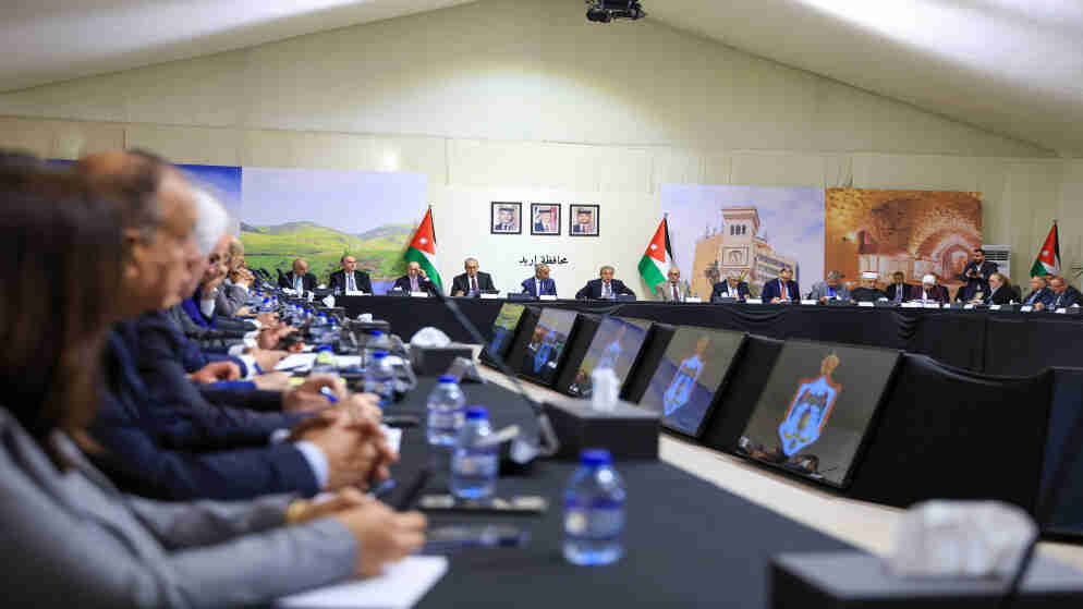 حسان: ملتزمون بتنفيذ المشاريع التي أقرت في جلسة الحكومة الأولى التي عقدت في إربد