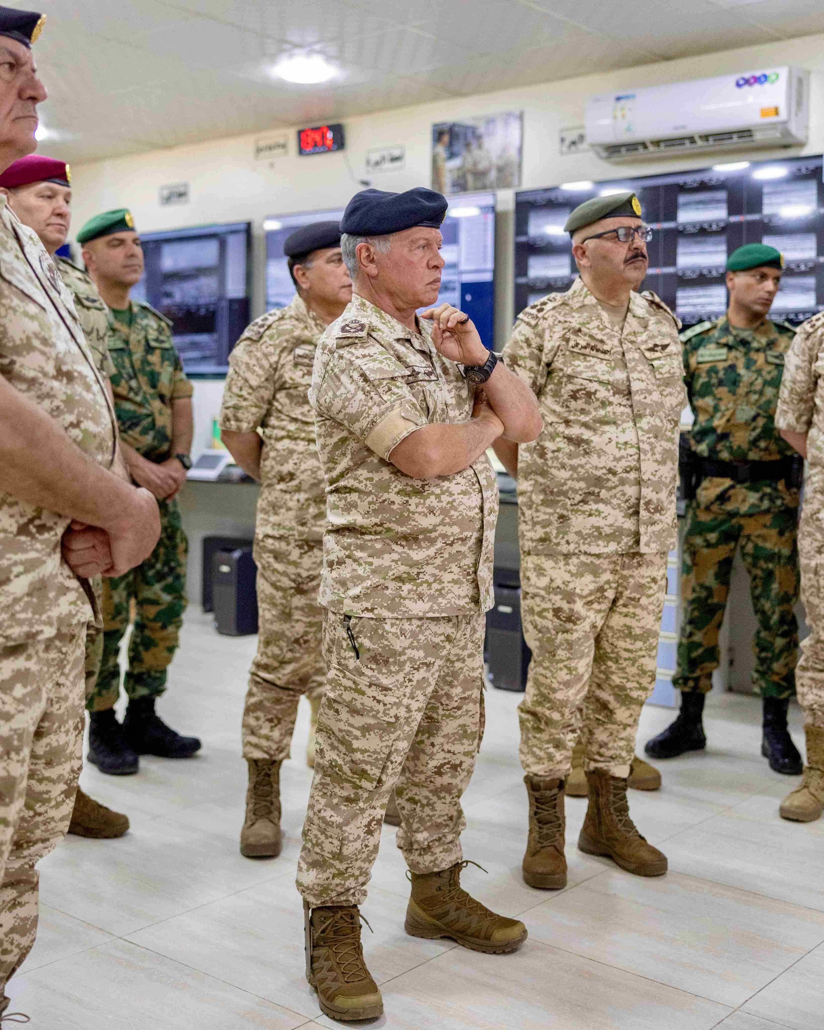الملك يشيد بجهود مرتبات المنطقة العسكرية الشرقية في حماية الحدود