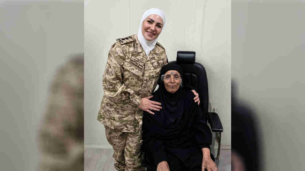 الملكة رانيا تشيد بإنجاز طبي أردني لزراعة قرنية صناعية لمعمّرة تبلغ 104 أعوام