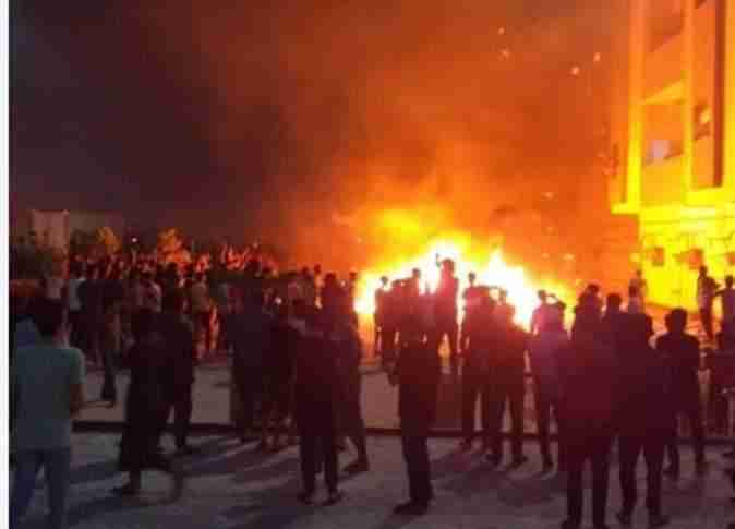 ليبيا.. محتجون يضرمون النار في جزء من مبنى رئاسة الوزراء بطرابلس