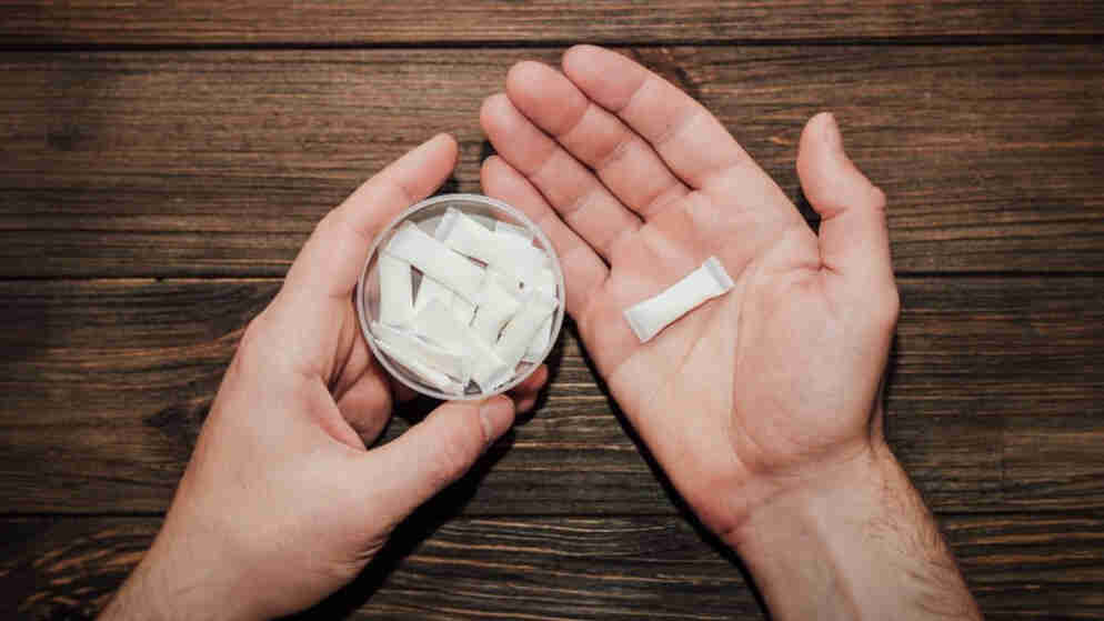 الصحة العالمية تحذر من تسويق خادع لمنتجات أكياس النيكوتين يستهدف الشباب