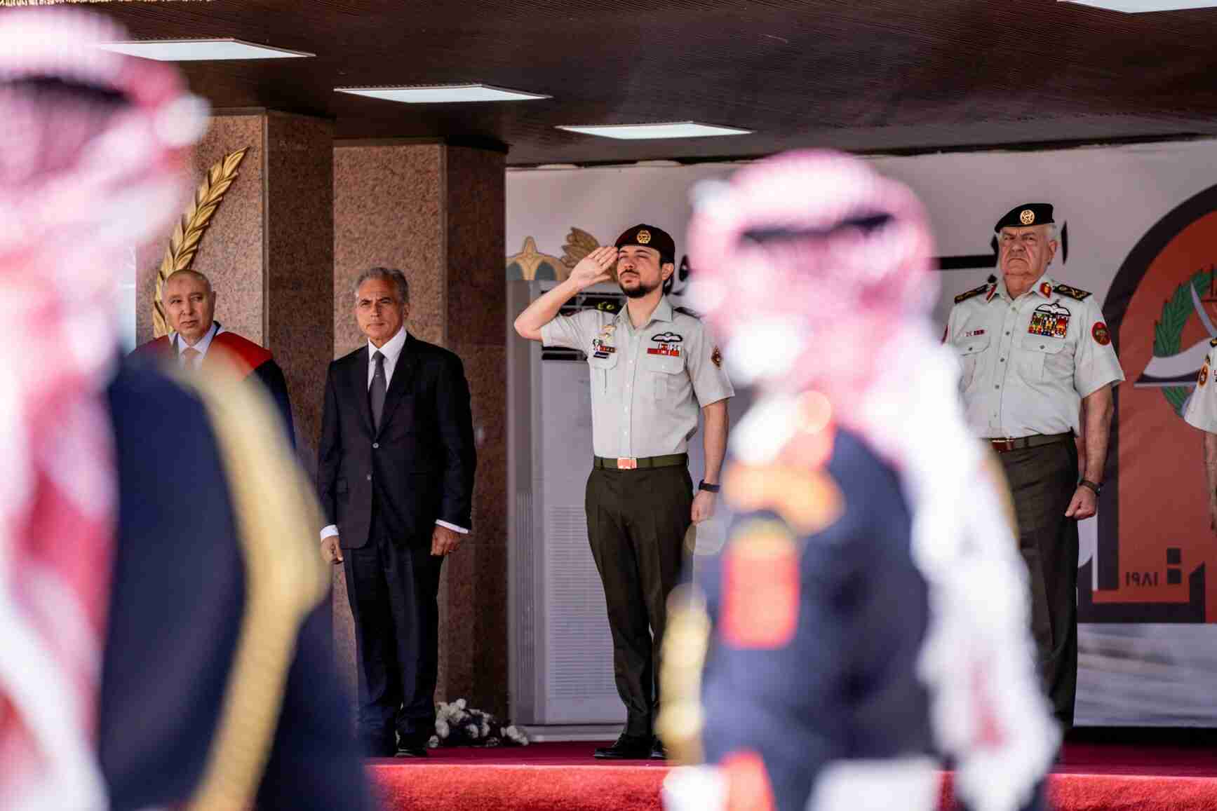 مندوبا عن الملك ولي العهد يرعى حفل تخريج الفوج الـ 34 من الجناح العسكري بمؤتة
