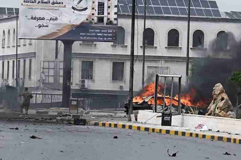 قتيل و18مصابا بعبوة ناسفة بمركبة استهدفت مركز إدارة التسليح بدمشق