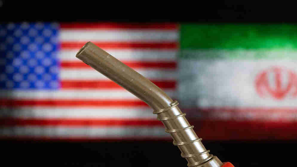 النفط يتراجع مع ترقب تطور المحادثات بين طهران وواشنطن