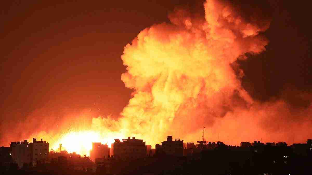 غزة: 7 قتلى و20 مصاباً في قصف إسرائيلي استهدف شقة سكنية وسط غزة