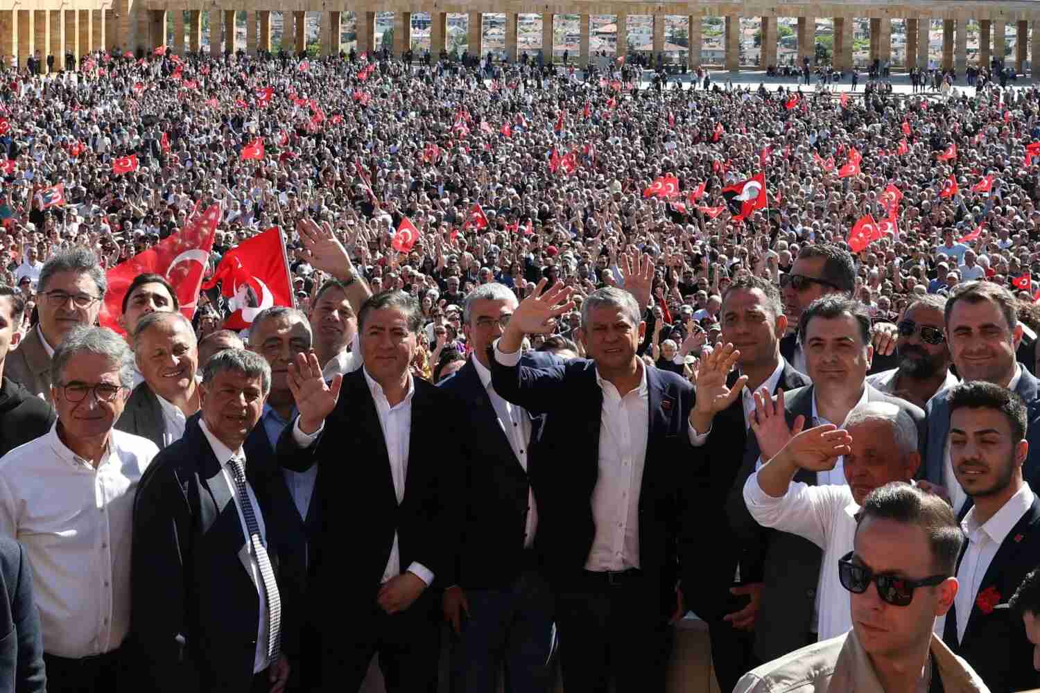 تركيا: انقسام حزب الشعب الجمهوري ينتقل إلى الشارع