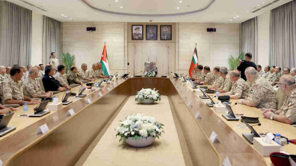 الحنيطي يلتقي كبار ضباط القوات المسلحة ويؤكد أهمية المحافظة على أعلى درجات الجاهزية العملياتية