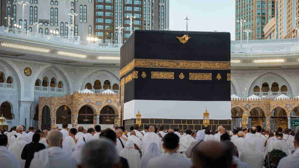 السعودية: بدء إصدار تأشيرات العمرة ودخول المعتمرين
