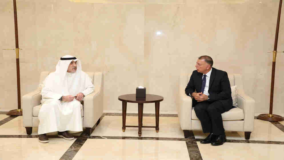 وزير الداخلية يستقبل نظيره الكويتي