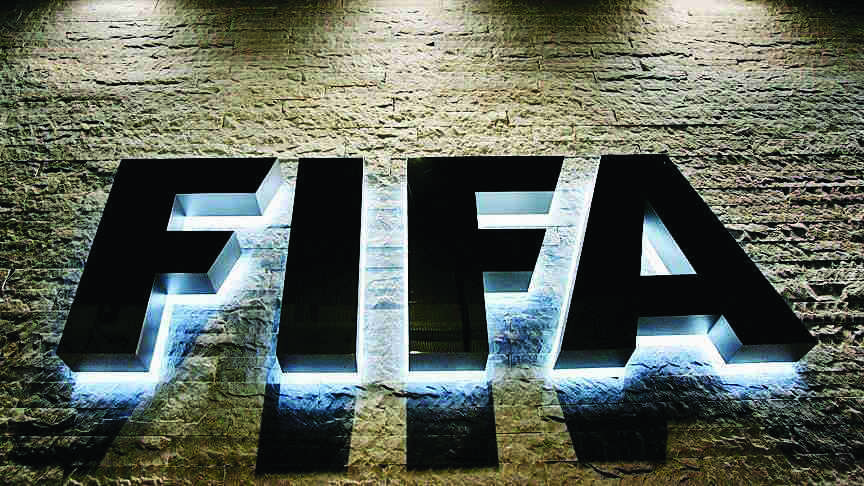 الفيفا يحظر استخدام الزجاجات القابلة لإعادة الاستخدام في ملاعب كأس العالم