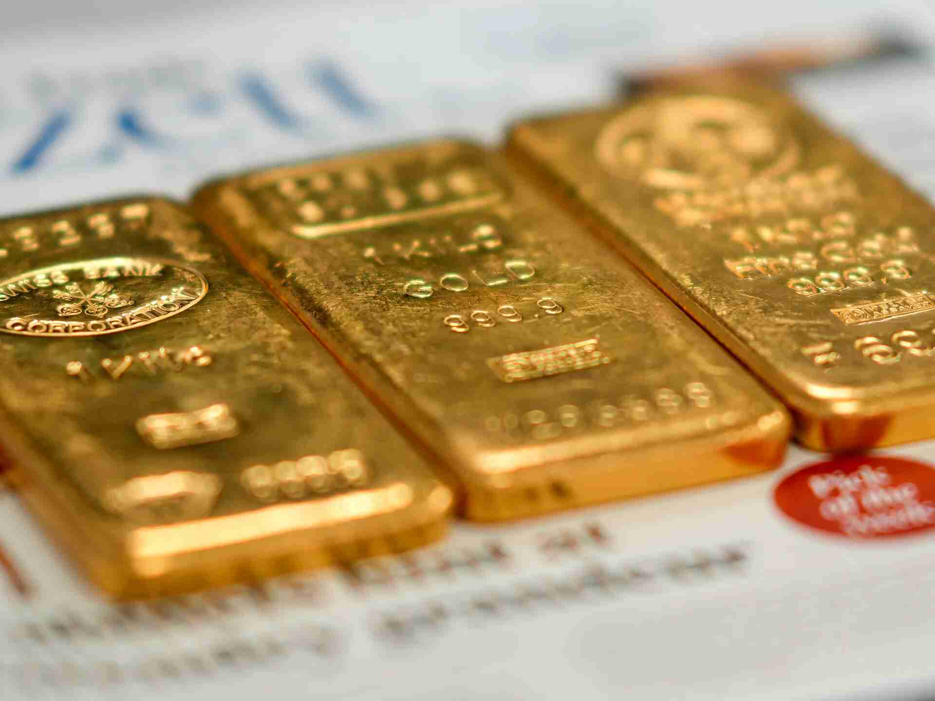 الذهب يواصل تراجعه بفعل المخاوف من رفع أسعار الفائدة الأميركية