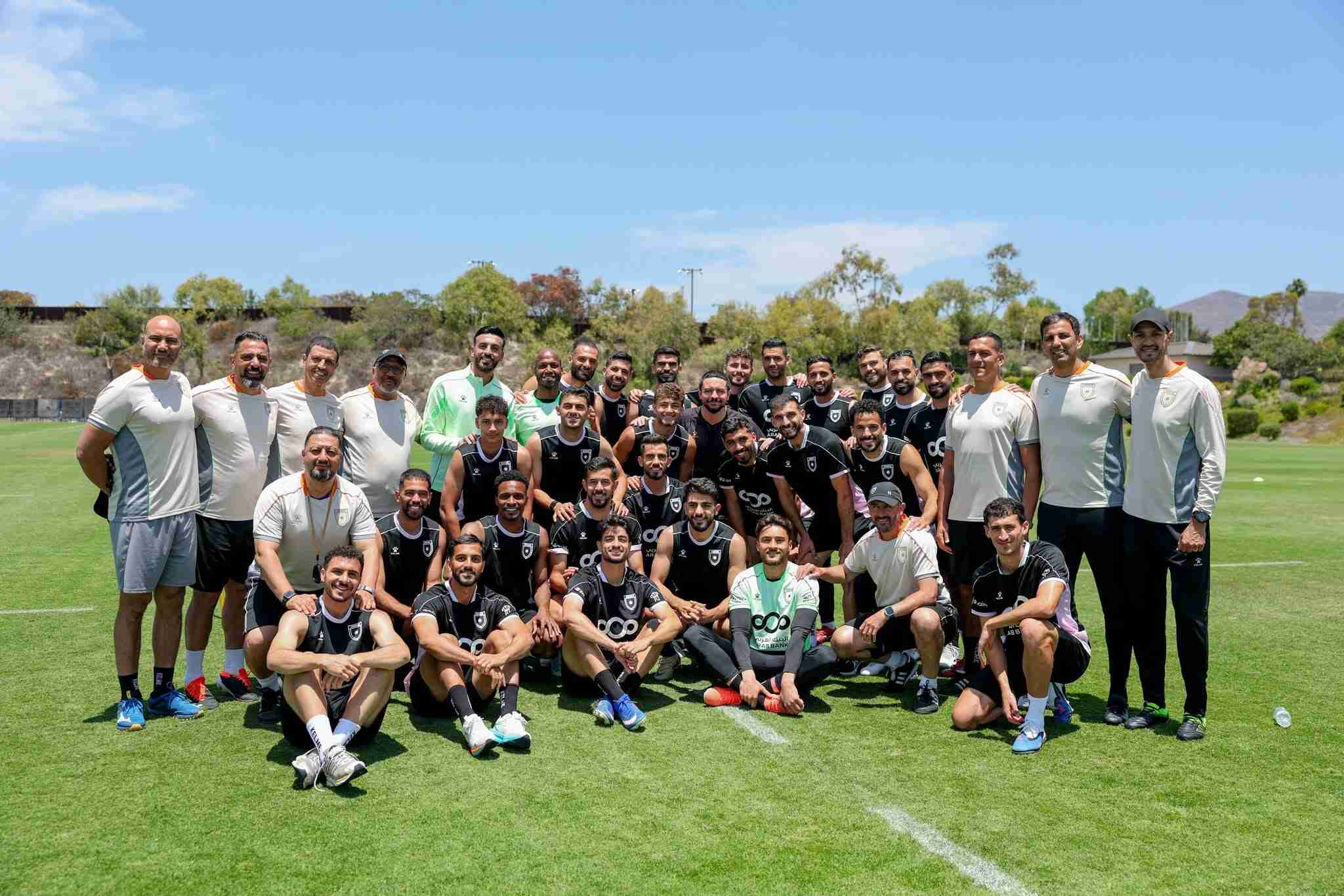ولي العهد يتفقد تدريبات المنتخب الوطني بمدينة سان دييغو الأميركية