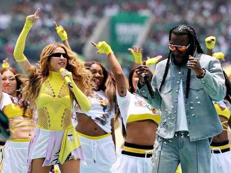 شاكيرا وبورنا بوي يشعلان افتتاح كأس العالم 2026