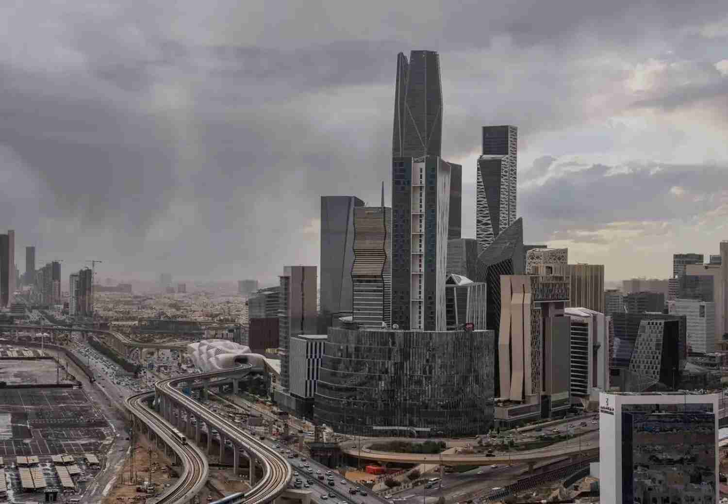 السعودية: تطورات المنطقة لن توقف المشروعات التنموية الكبرى