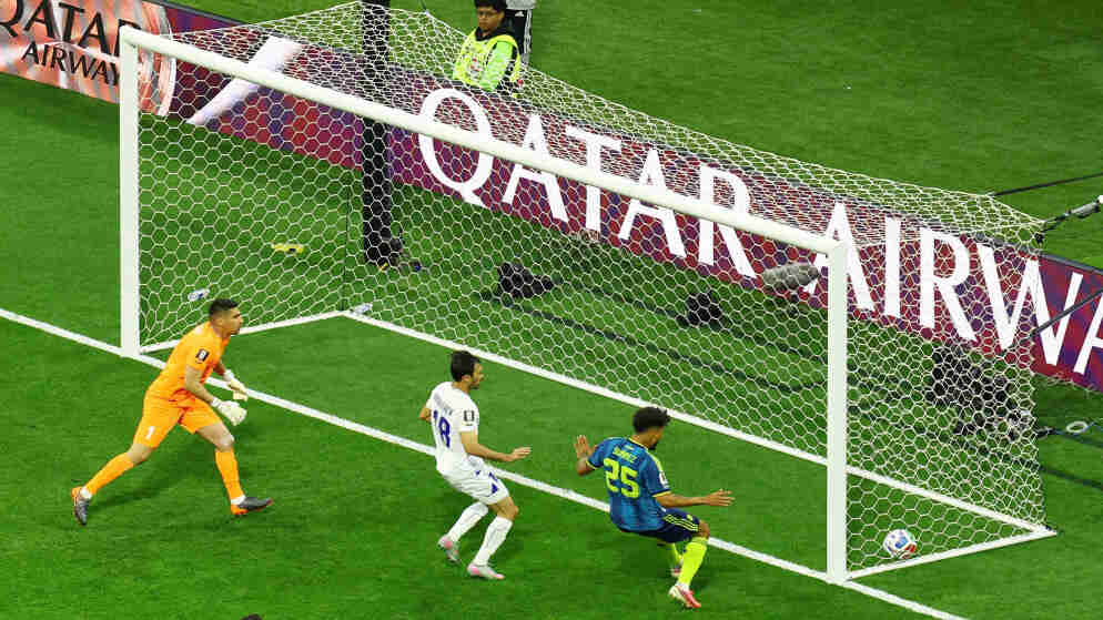 كولومبيا تستهل مشوارها في المونديال بثلاثية في شباك أوزبكستان