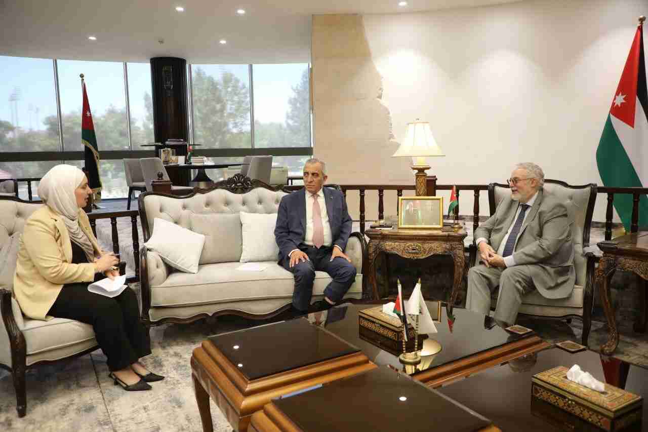 وزير الثقافة يلتقي سفير مملكة إسبانيا لدى المملكة الأردنية