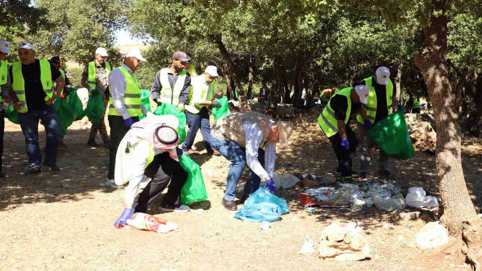 وزارة الأوقاف تنفذ حملة نظافة في غابات برقش